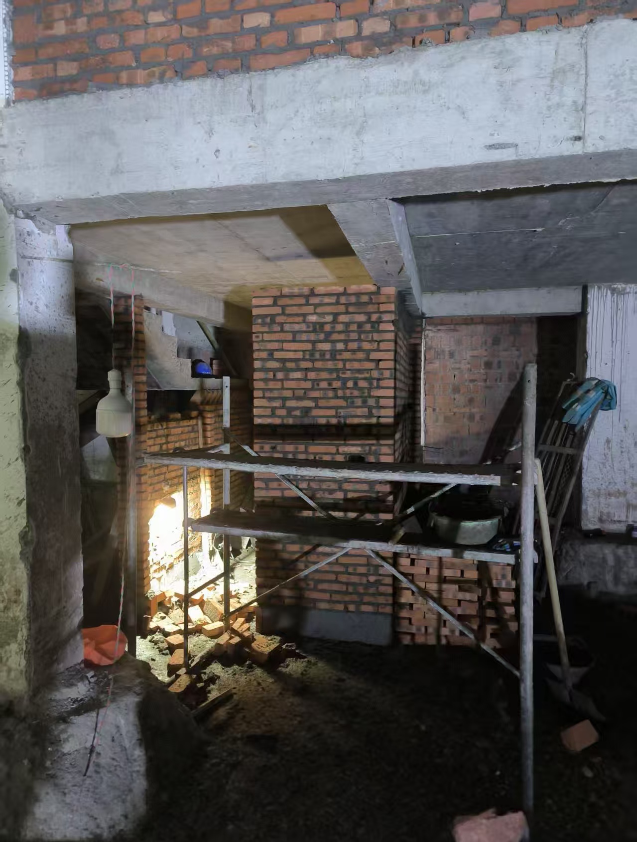 玲珑屿土建改造砌墙