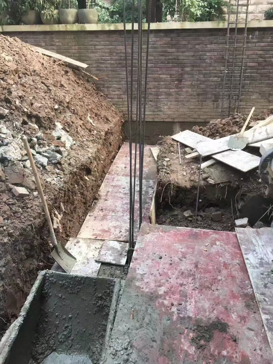 悠山郡土建改造之挖土石方