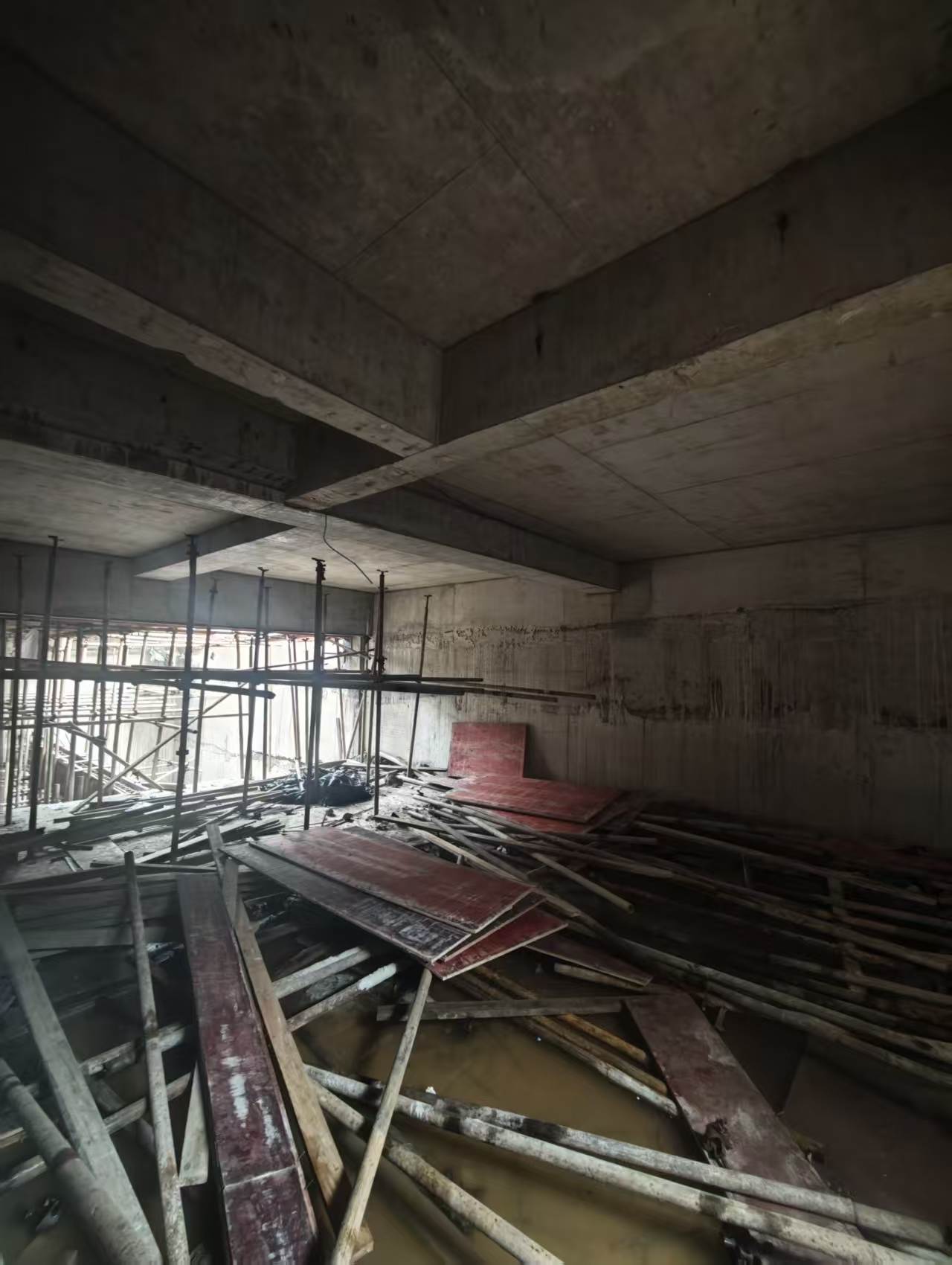 新江与城天越楼盘现浇土建改造
